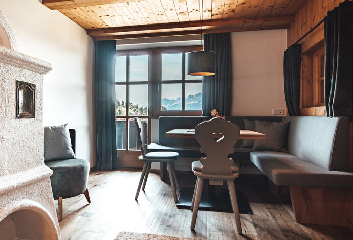 Sitzecke und Kaminofen Appartement Grosslehen