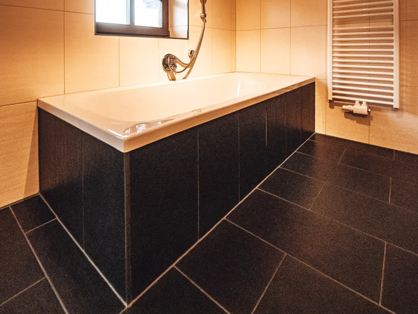 Badewanne Hotel Chalets Grosslehen Gutshaus Suite