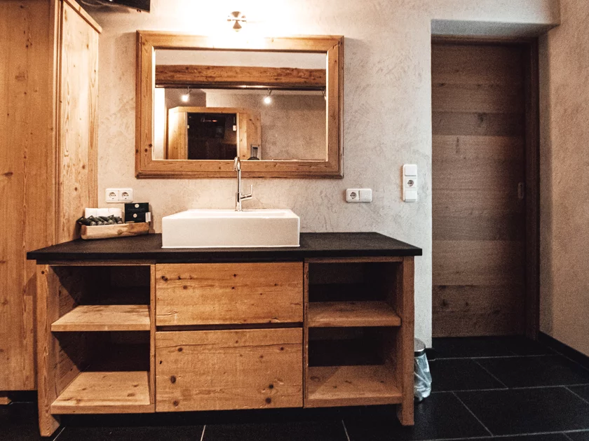 Hotel Chalets Grosslehen Gutshaus Suite Badezimmer