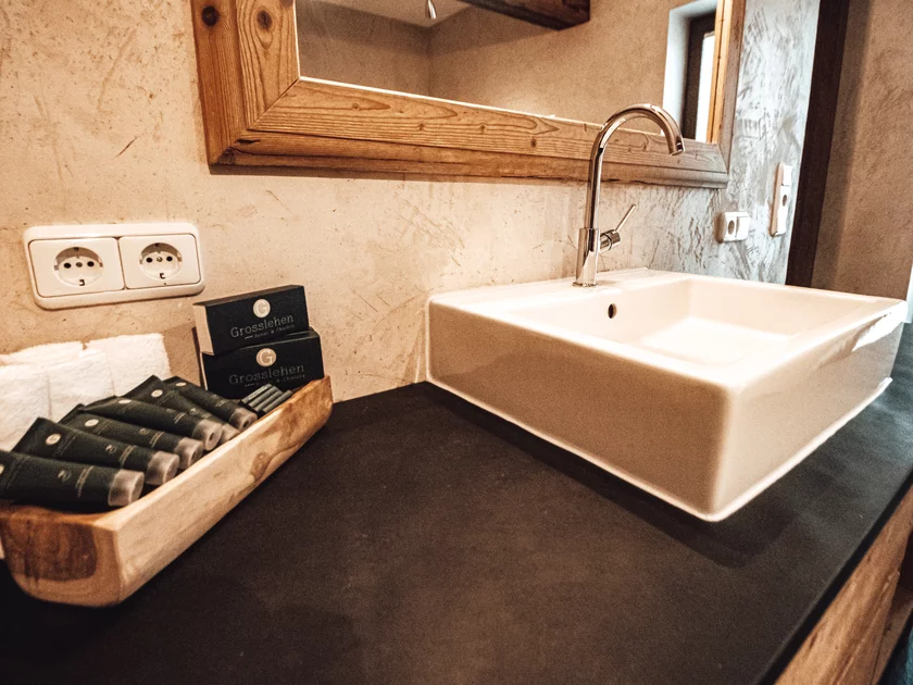 Hotel Chalets Grosslehen Gutshaus Suite Badezimmer