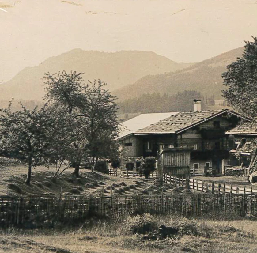 Hotel Chalets Grosslehen historische Aufnahme 1940 historisches Bild eines Hofs