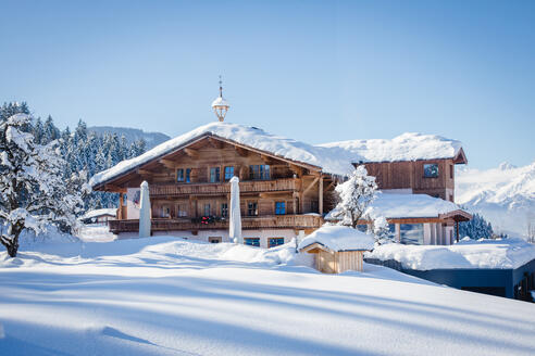 Außenansicht Hotel Winter